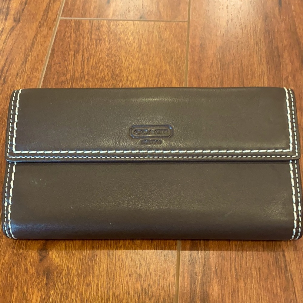 COACH Wallet in Chocolate Brown